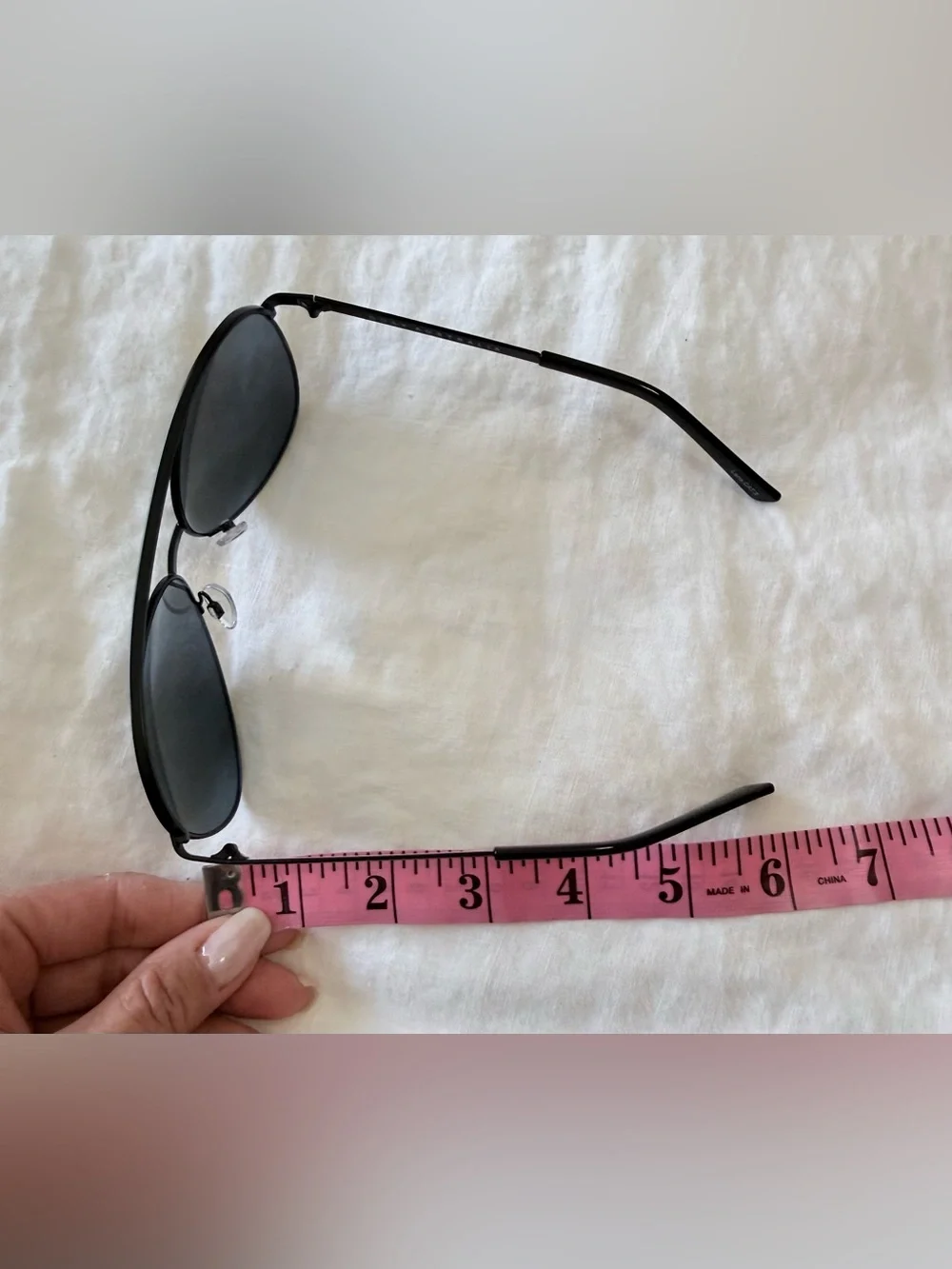 Quay Australia | Vivienne Large Aviator Sunglasses Black | With Case